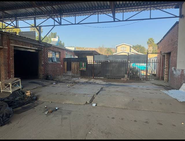 1,300M² WAREHOUSE TO LET IN HERMANSTAD